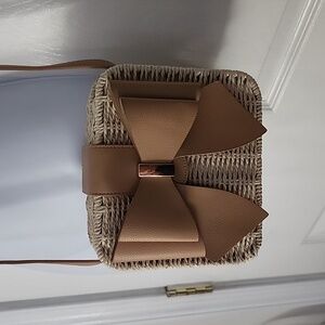 Like dreams natural woven purse bow front magnet clasp